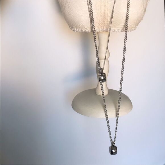 NWT Women’s Christian Kettle Bell Necklace - Picture 8 of 8